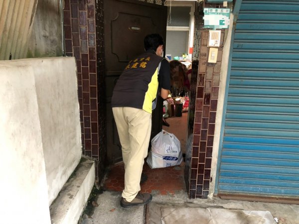 愛心物資再一波！感謝台灣美發展交流協會贈送物資給予里內獨居長者與中低收民