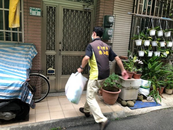 愛心物資再一波！感謝台灣美發展交流協會贈送物資給予里內獨居長者與中低收民