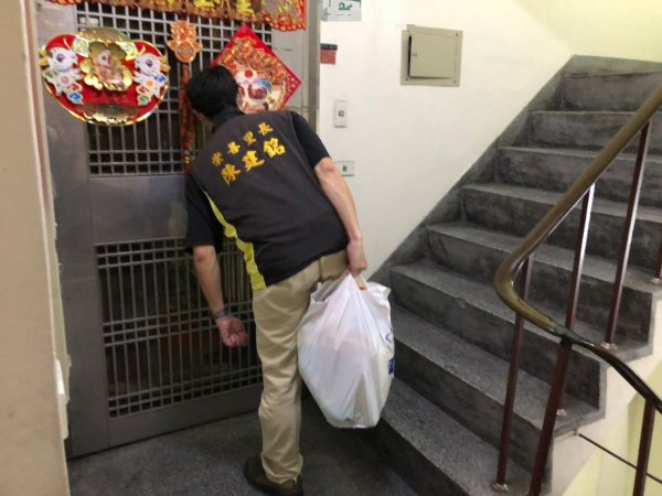 愛心物資再一波！感謝台灣美發展交流協會贈送物資給予里內獨居長者與中低收民