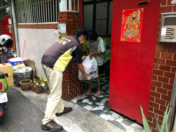 愛心物資再一波！感謝台灣美發展交流協會贈送物資給予里內獨居長者與中低收民