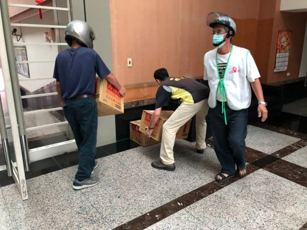愛心物資再一波！感謝台灣美發展交流協會贈送物資給予里內獨居長者與中低收民