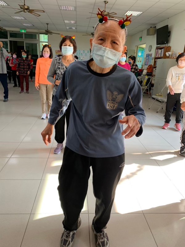 相簿：社區94歲高齡長者林傳信活動中心參與課程活動照