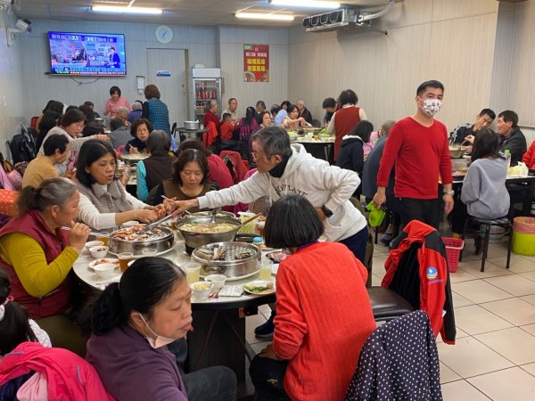 1110225崇善里志工隊新春團拜餐會暨摸彩活動