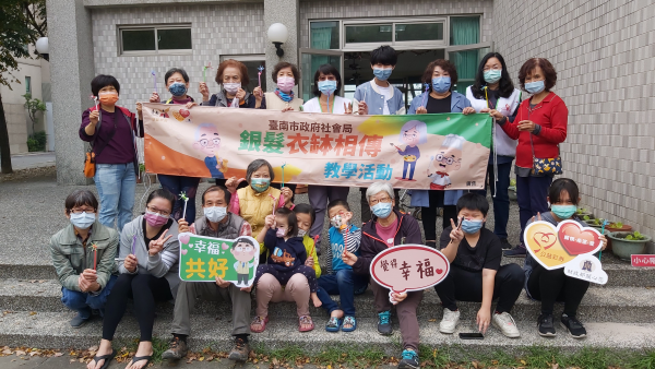 南市社會局推動銀髮衣缽相傳教學 祖孫共學逗陣玩出「銀響力」