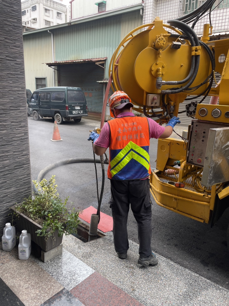崇善六街選後加強側溝清淤作業