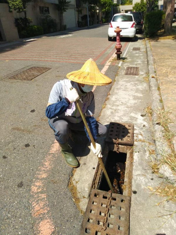 崇善里活動中心環境打掃!-防治病媒蚊孳生