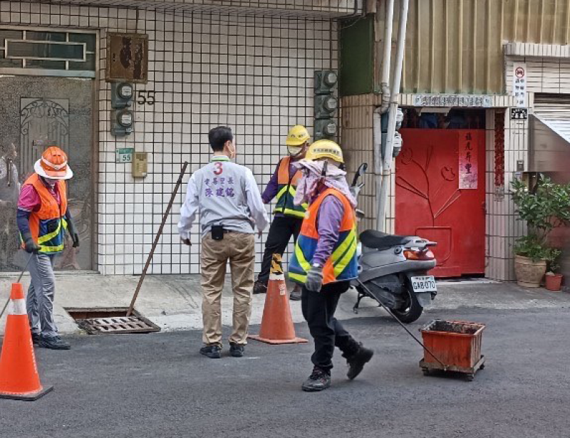 崇善里環保局水溝清淤，民眾反映！選前不忘選民託付！