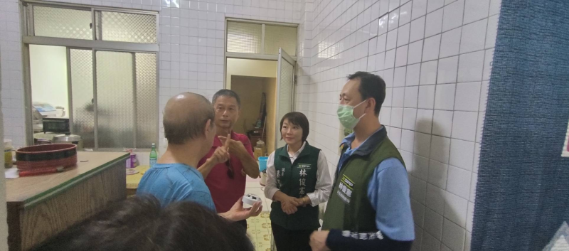 崇善里長協助長者與獨居長者安裝火災助警器