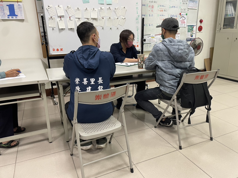 市議員蔡筱薇與陳建銘里長攜手舉辦法律諮詢服務，共同守護弱勢群體權益