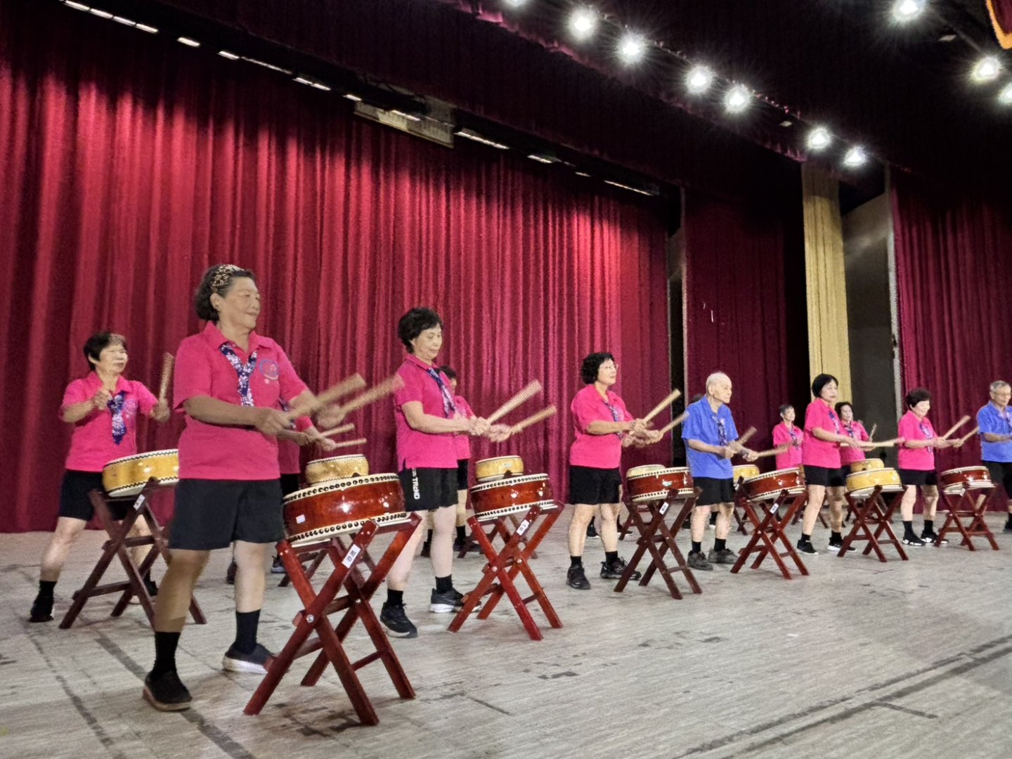 點擊圖標將開啟燈箱顯示內容:s_155844623