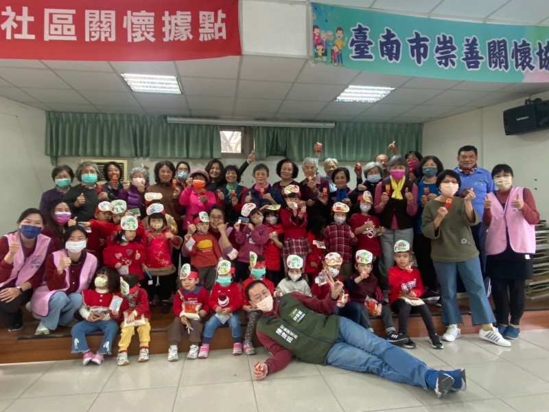 台糖崇善幼托中心的寶貝們來跟長輩拜年摟!