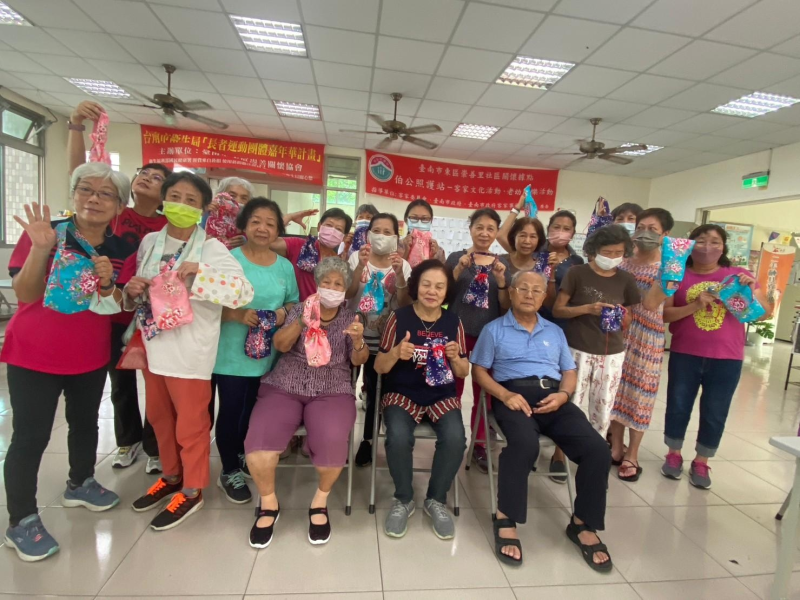 客家束口袋，長者的指上運動