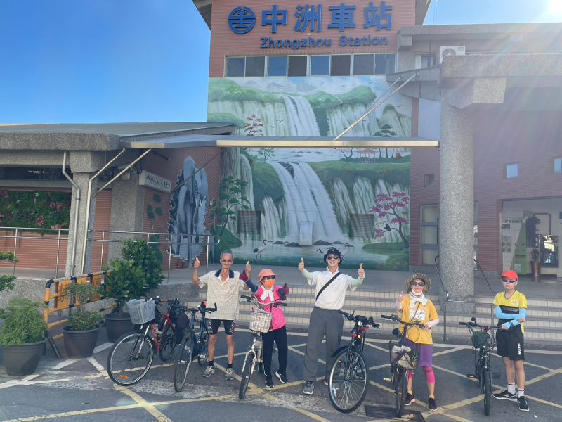 與里民相約親子共騎