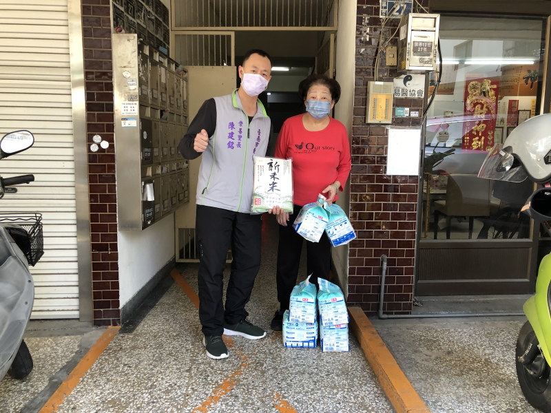 臺南市聖恩愛心會及臺南市會計師公會愛心物資捐贈邊緣戶活動!!
